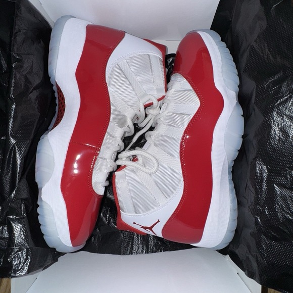 Jordan 11 Retro High Cherry (2022) Men's Size 11